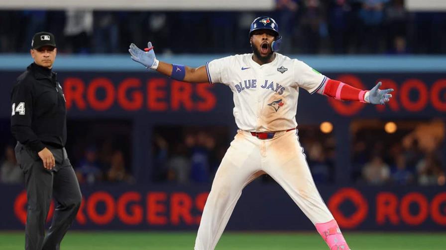 Vladimir Guerrero Jr. es felicitado por Luis Abinader luego de su actuación en la Serie Mundial