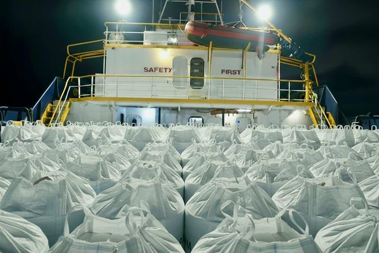 Bolsas conteniendo la ayuda humanitaria enviada por la República Dominicana.