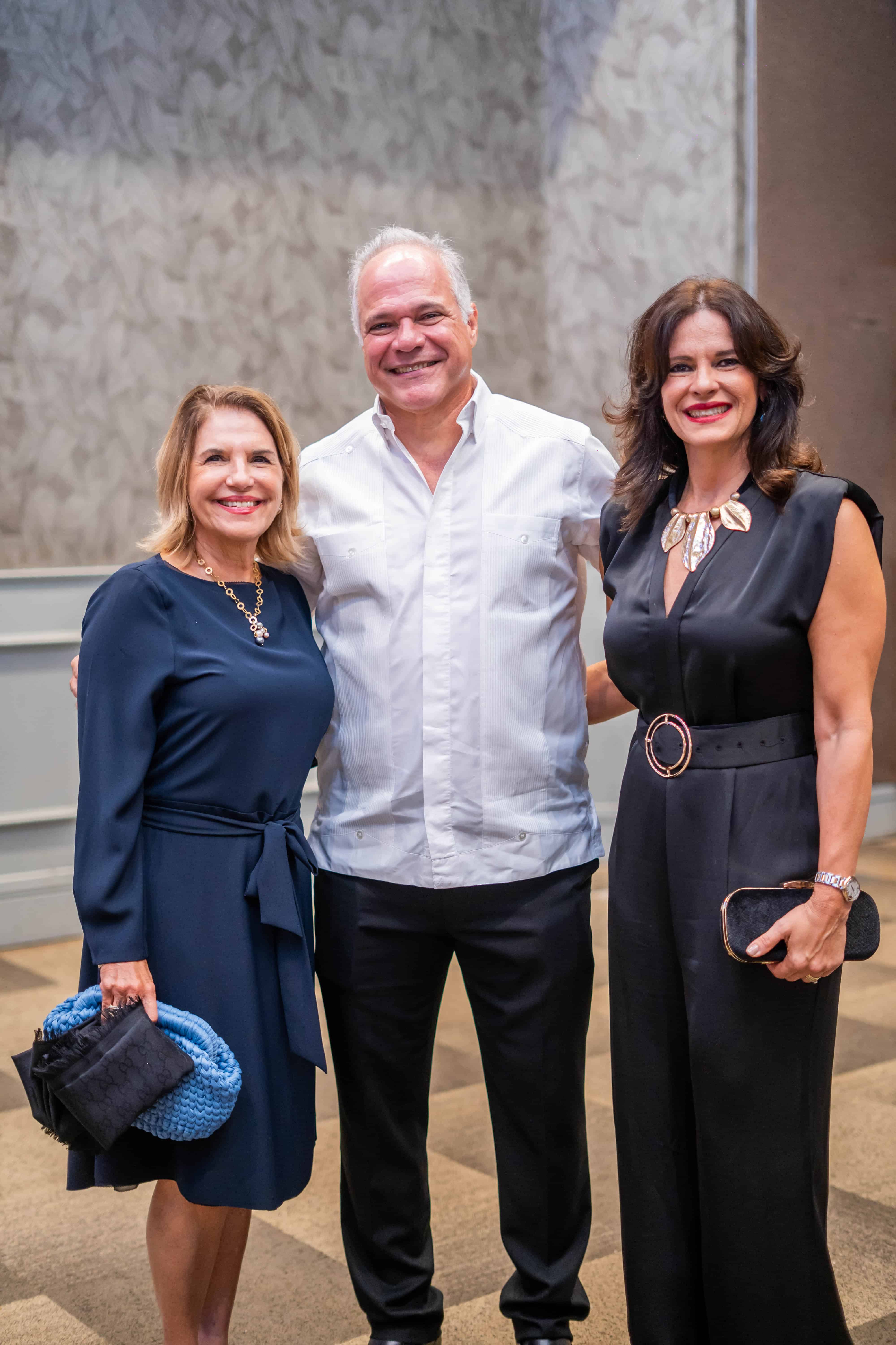Marcela Carias, Jaime Estévez y Pilar Domínguez.