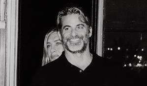 La actriz Jennifer Aniston confirma su relación con Jim Curtis en Instagram