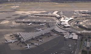 El aeropuerto de Newark limita y retrasa vuelos por escasez de controladores