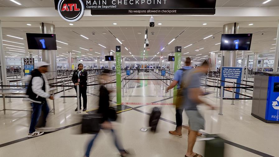 Continúan atrasos en aeropuertos de EE. UU. tras peor fin de semana del cierre federal