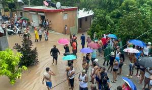Lluvias del domingo desplazaron 3,170 personas y dejaron 21 comunidades incomunicadas