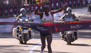 Kipruto y Obiri dan cátedra keniana al conquistar el maratón de Nueva York