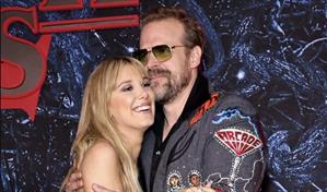 Millie Bobby Brown denuncia a David Harbour por acoso y bullying en el set de Stranger Things