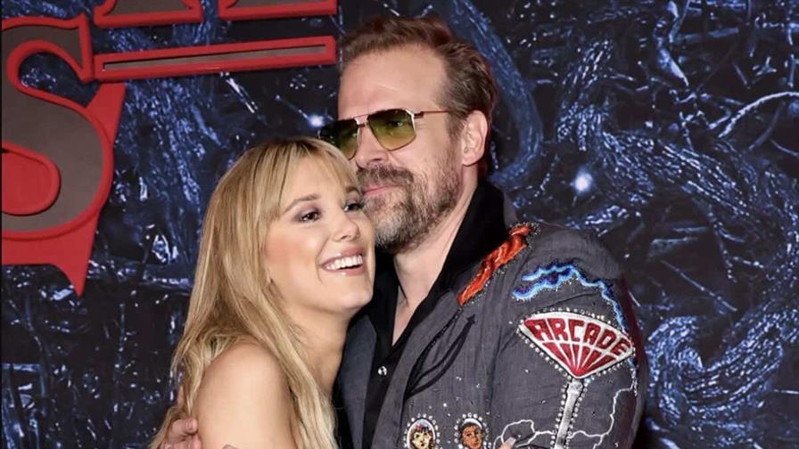 Millie Bobby Brown denuncia a David Harbour por acoso y bullying en el set de Stranger Things Millie Bobby Brown denuncia a David Harbour por acoso y bullying en el set de Stranger Things