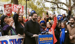 Mamdani ultima su campaña electoral y cruza el puente de Brooklyn seguido de sus votantes