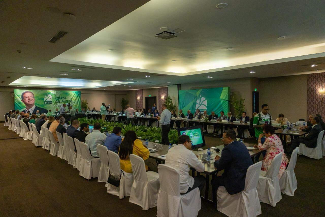 Vista general de los participantes en la actividad de la Fuerza del Pueblo.