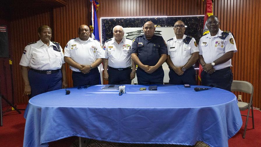 ¿Quién apaga el fuego de la injusticia? Bomberos reclaman salarios, equipos y una ley moderna ¿Quién apaga el fuego de la injusticia? Bomberos reclaman salarios, equipos y una ley moderna