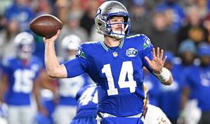 Cam Little y Sam Darnold se meten en la historia en la mitad de la temporada de NFL