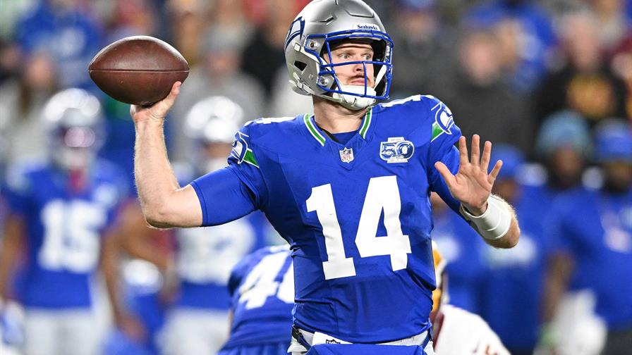 Cam Little y Sam Darnold se meten en la historia en la mitad de la temporada de NFL