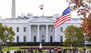 La Casa Blanca ondea banderas a media asta pero no se pronuncia sobre muerte de Cheney