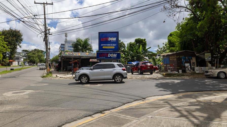 Desorden urbano y abandono en la esquina de la avenida Buenaventura Freites Desorden urbano y abandono en la esquina de la avenida Buenaventura Freites