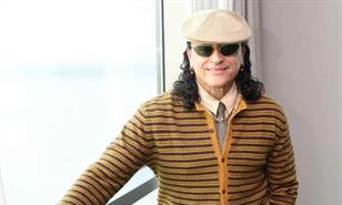 Elvis Crespo celebra la música dominicana con su álbum Poeta herío y anuncia su gira