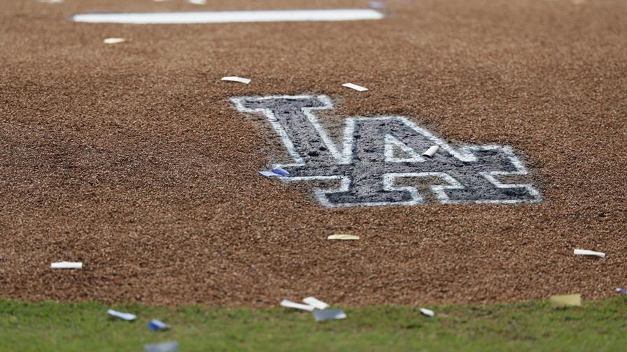 Agentes de migración cercan el estadio de los Dodgers tras el festejo de la Serie Mundial Agentes de migración cercan el estadio de los Dodgers tras el festejo de la Serie Mundial