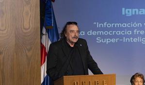 Ignacio Ramonet advierte que uno de los mayores  desaf&iacute;os de la IA es la p&eacute;rdida de empleos