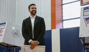 Mamdani, candidato a alcalde, vota y dice que Nueva York está a punto de hacer historia