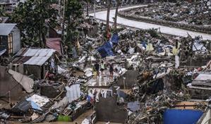 Al menos 85 fallecidos y de más de un millón de afectados por un tifón en Filipinas