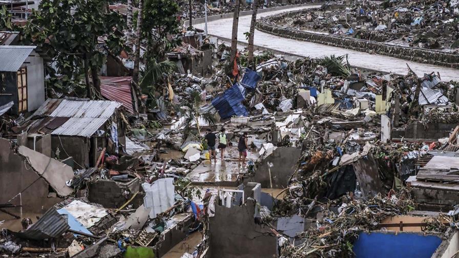 Al menos 85 fallecidos y de más de un millón de afectados por un tifón en Filipinas Al menos 85 fallecidos y de más de un millón de afectados por un tifón en Filipinas