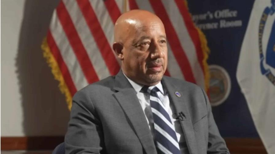 El dominicano Brian DePeña gana la reelección por la alcaldía de Lawrence