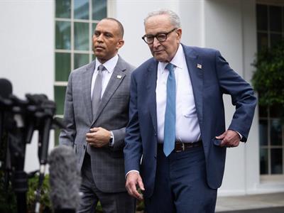 Líderes demócratas piden reunión con Trump por cierre de Gobierno