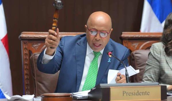 Pacheco denuncia cancelaciones en la DGII; dice benefician a "arribistas" y golpea la base del PRM