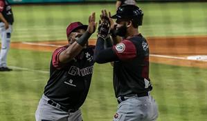 Jorge Bonifacio extiende a cuatro la racha de los Gigantes, que vencieron a los Toros en 15 innings