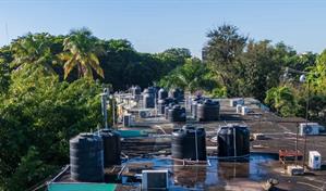 El país de los tinacos: la solución dominicana ante la falta de agua constante