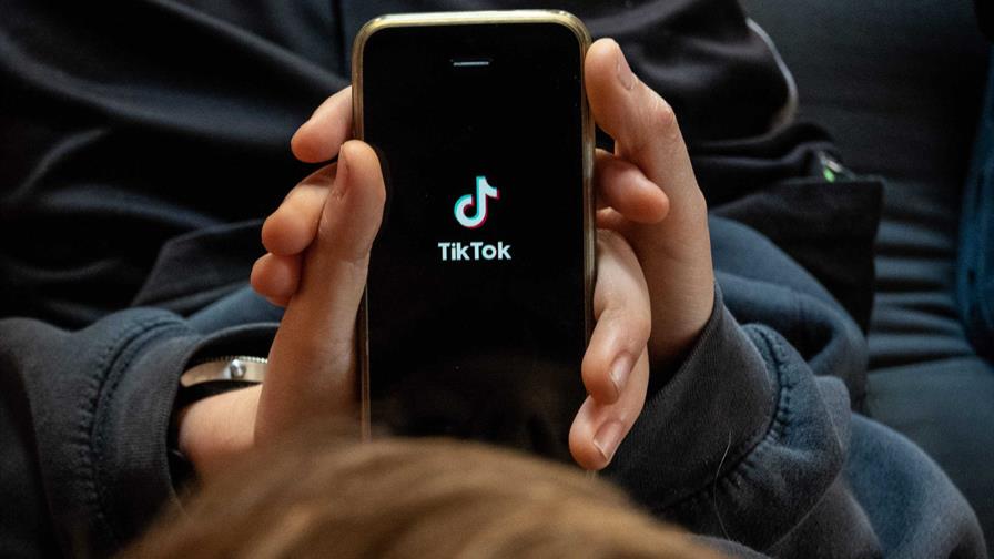 Justicia de Francia investiga a TikTok por influir a personas vulnerables al suicidio