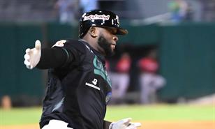 Miguel Sanó enciende la Liga Dominicana de Béisbol con su bate