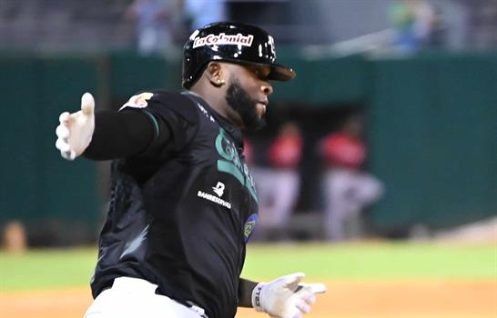 Miguel Sanó enciende la Liga Dominicana de Béisbol con su bate