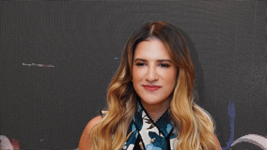 Nathalie Hazim se confiesa en su nueva balada: “Y esto, ¿a quién se lo digo?”