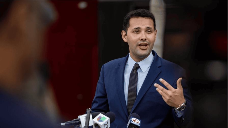 La cubana Hialeah elige al alcalde más joven de su historia La cubana Hialeah elige al alcalde más joven de su historia