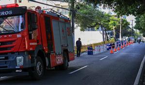 "La suerte fue que ocurrió de noche": se desplomó acera junto a una obra en construcción en Gascue
