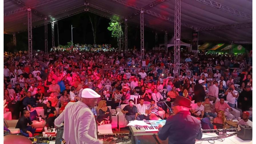 Senado dominicano reconoce al "Super Ultra Mega Merengazo" por promover el merengue y el turismo Senado dominicano reconoce al "Super Ultra Mega Merengazo" por promover el merengue y el turismo