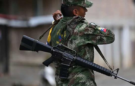 Emiten alerta en el este de Colombia por combates entre el ELN y disidencia de las FARC