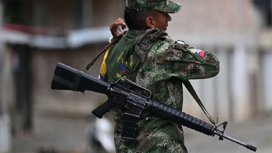 Emiten alerta en el este de Colombia por combates entre el ELN y disidencia de las FARC