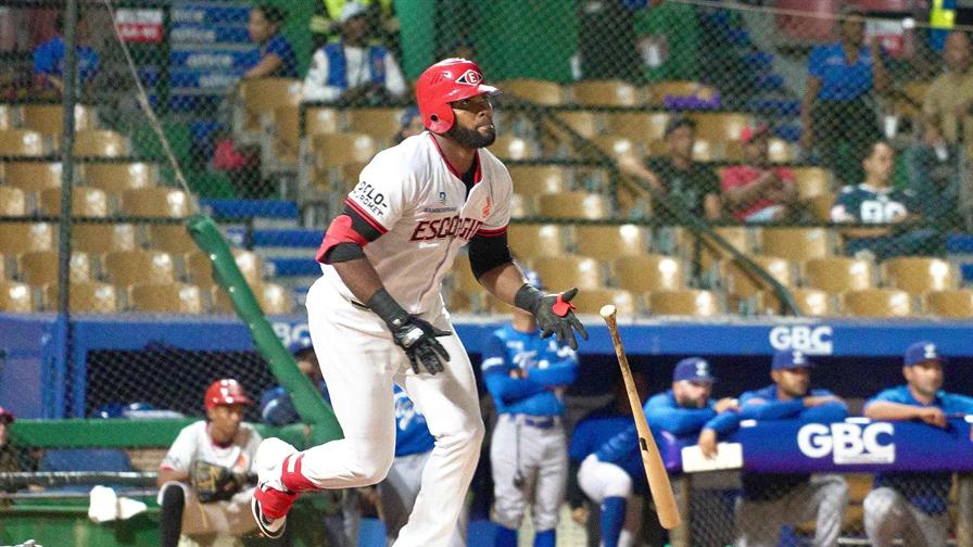 Leones ahondan la crisis del Licey al propinarles su sexto revés consecutivo Leones ahondan la crisis del Licey al propinarles su sexto revés consecutivo