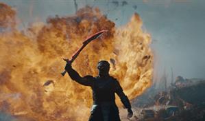 "Predator: Badlands" lidera una cartelera llena de acción, humor y oscuridad emocional