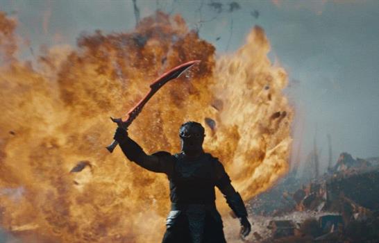 "Predator: Badlands" lidera una cartelera llena de acción, humor y oscuridad emocional