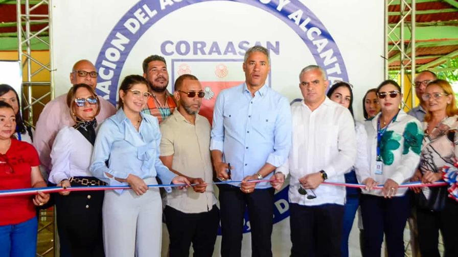 Instalan redes de agua potable en comunidades de la zona sur en Santiago