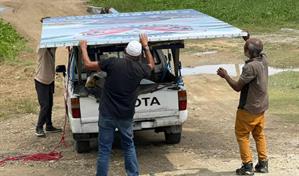 Autoridades retiran vallas publicitarias irregulares en principales carreteras del país