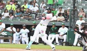Las Estrellas vencen a los Toros en el Tetelo Vargas