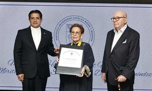 Pucmm otorga medalla de honor Mater et Magistra a Xiomara Dájer de Menéndez por su labor social