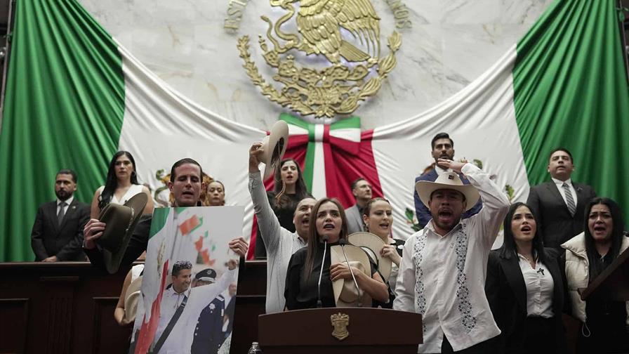 Fiscalía identifica a menor de 17 años como presunto asesino de alcalde en México Fiscalía identifica a menor de 17 años como presunto asesino de alcalde en México