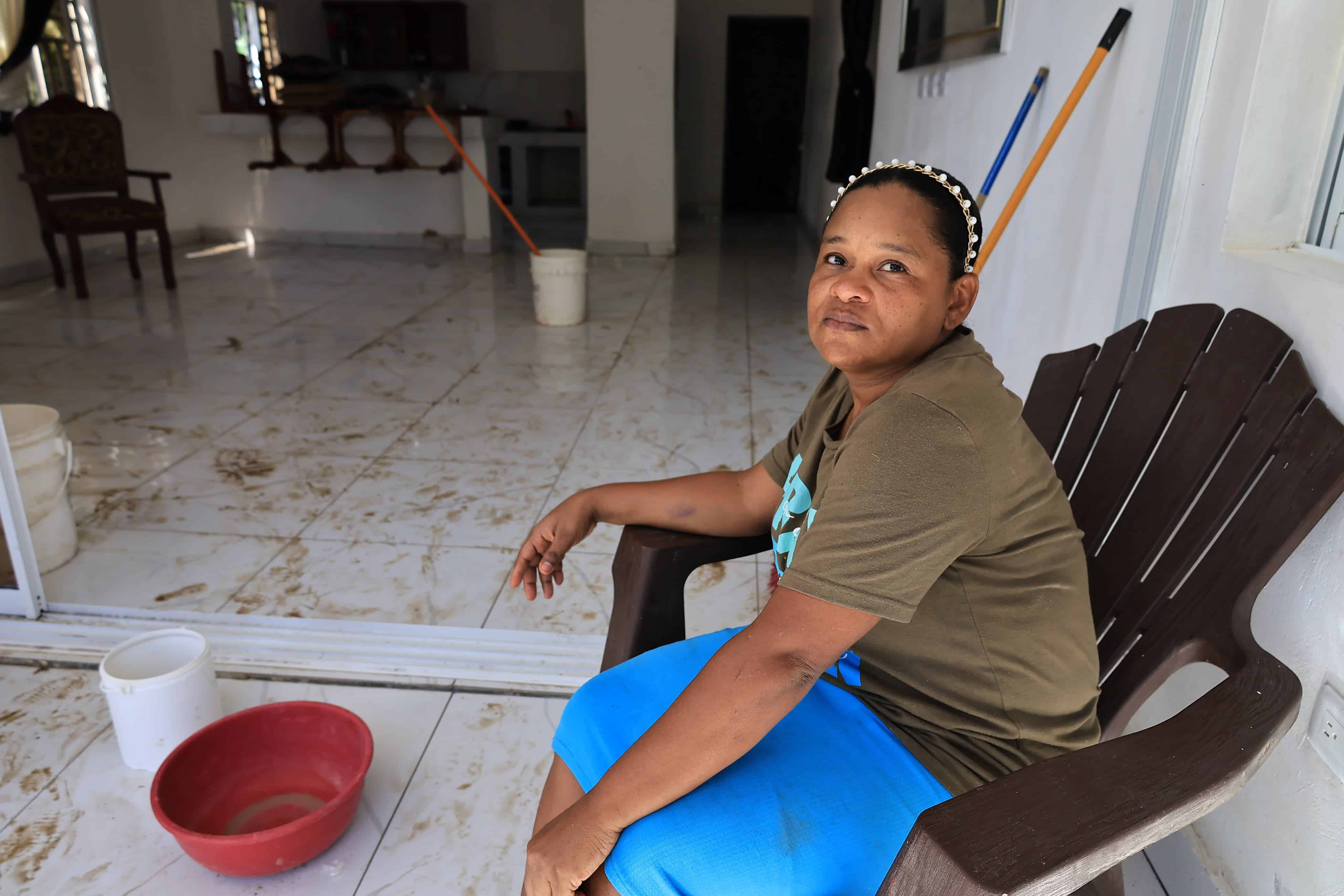 Gloria Aquino, mientras relata el momento vivido por la explosión.