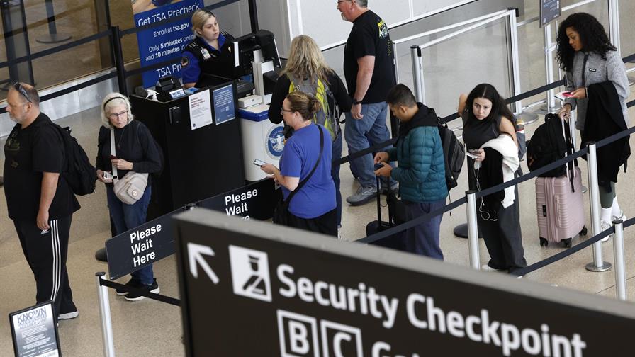 Más de 1,200 vuelos cancelados en EE. UU. por cierre gubernamental Más de 1,200 vuelos cancelados en EE. UU. por cierre gubernamental