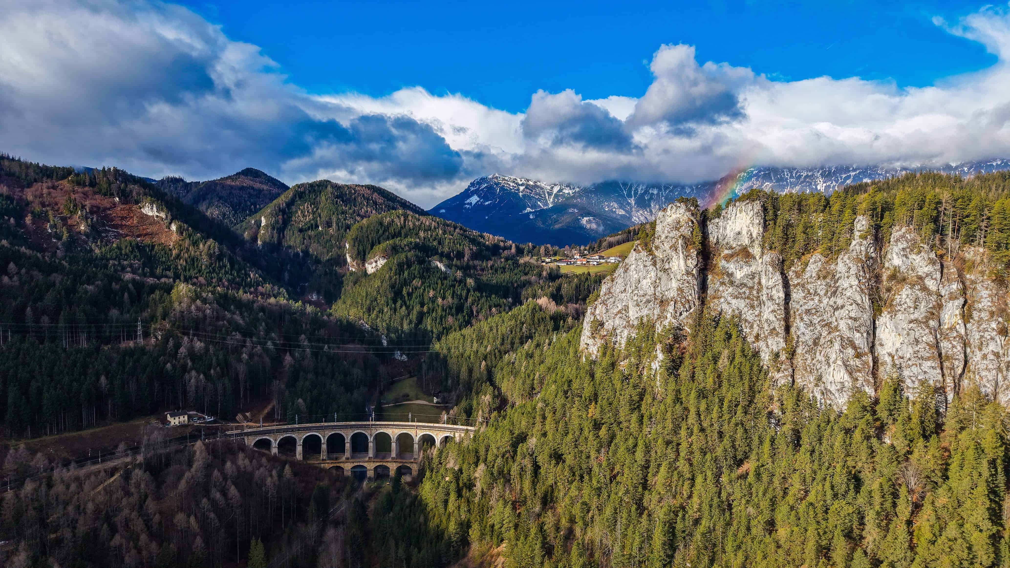 La línea ferroviaria ´Semmering Railway´ (de Gloggnitz a Mürzzuschlag, en Austria), en el séptimo puesto de la lista, ofrece paisajes espectaculares.