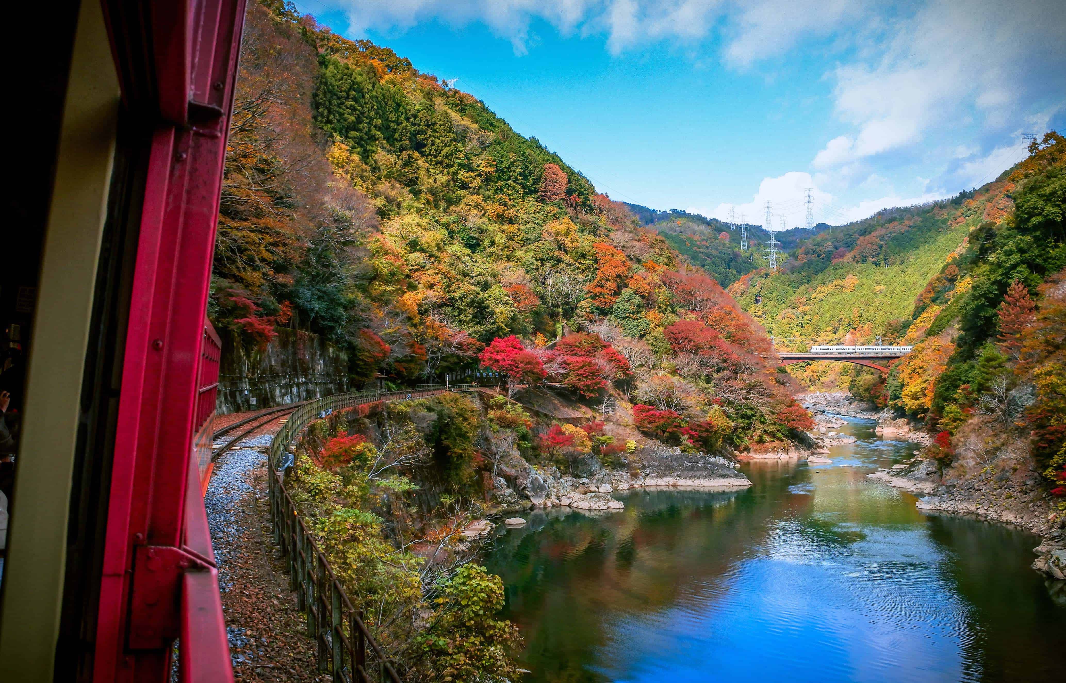 El tren ´Sagano Romantic Train´, en el octavo puesto, recorre el bosque de bambú de Arashiyama, en la prefectura de Kioto, Japón.