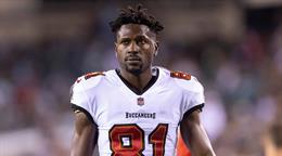 El exestrella de la NFL, Antonio Brown, es extraditado a EEUU por intento de asesinato